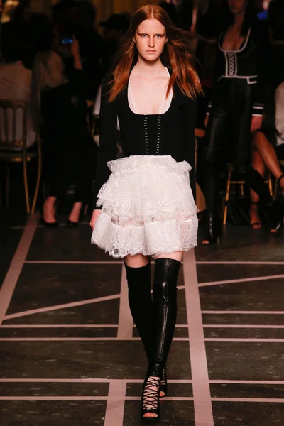 Look 18